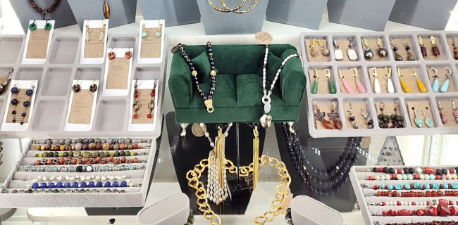 В Красных Холмах открылся новый отдел с уникальными предметами ручной работы.